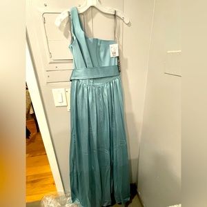 NEVER WORN TAG STILL ON VERA WANG ONE SHOULDER GOWN